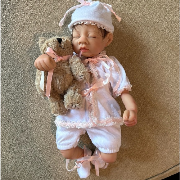 Vintage Paradise Galleries STAMPED porcelain real life- like newborn baby doll - Picture 1 of 10